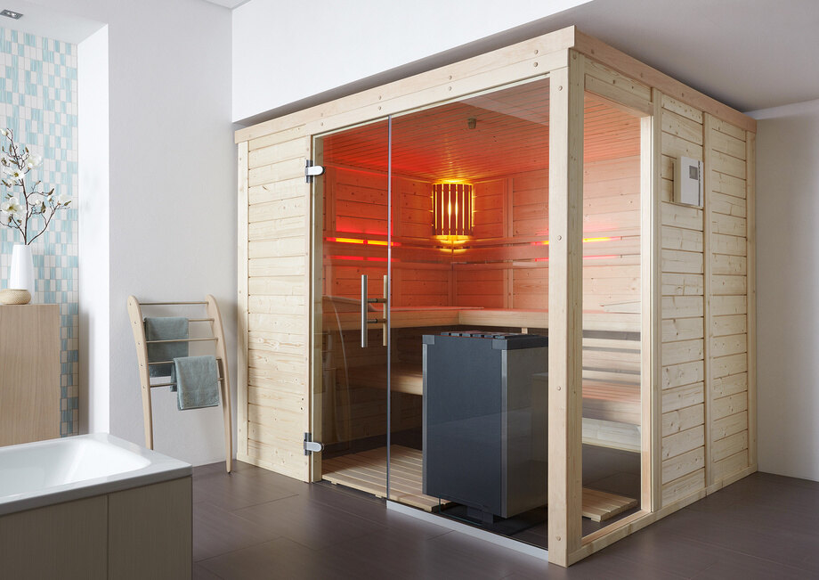 Un sauna traditionnel est installé dans une salle de bain. 