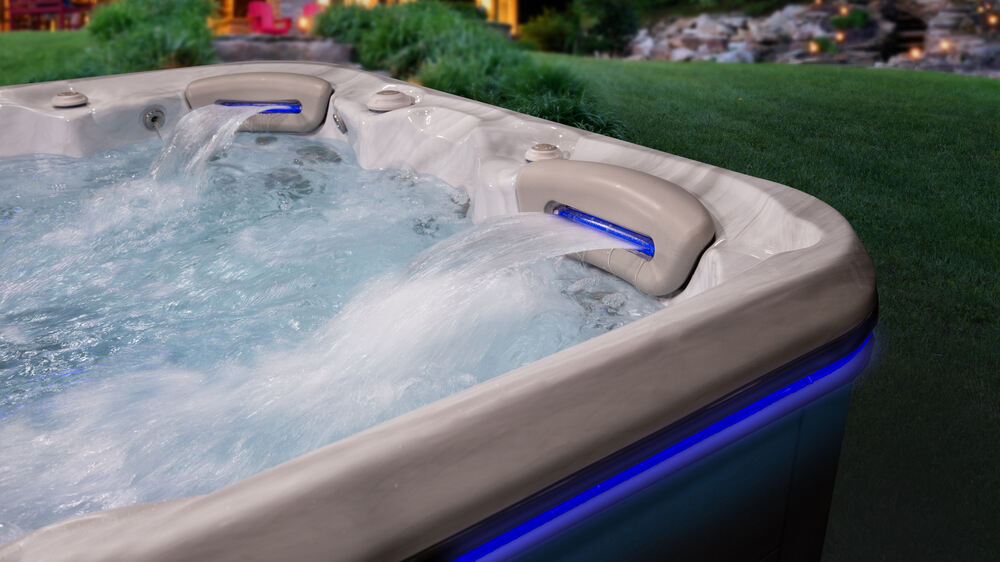 Un spa est équipé de fontaines qui produisent un bruit d'eau. 