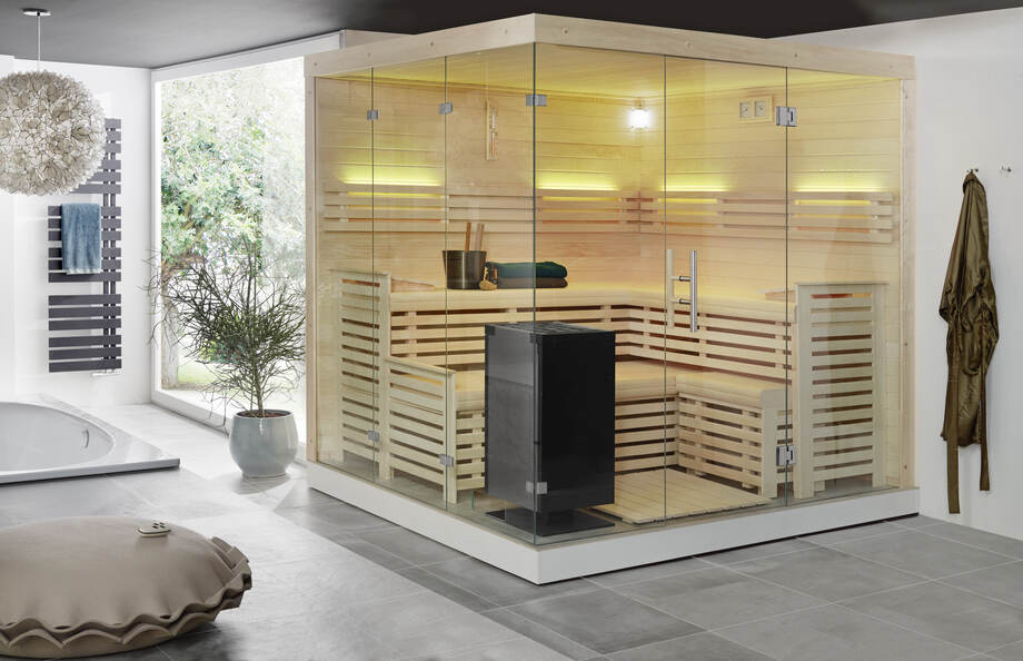 Les dimensions de ce sauna ont été bien choisies car l'équipement est parfaitement installé dans le coin de la pièce. 