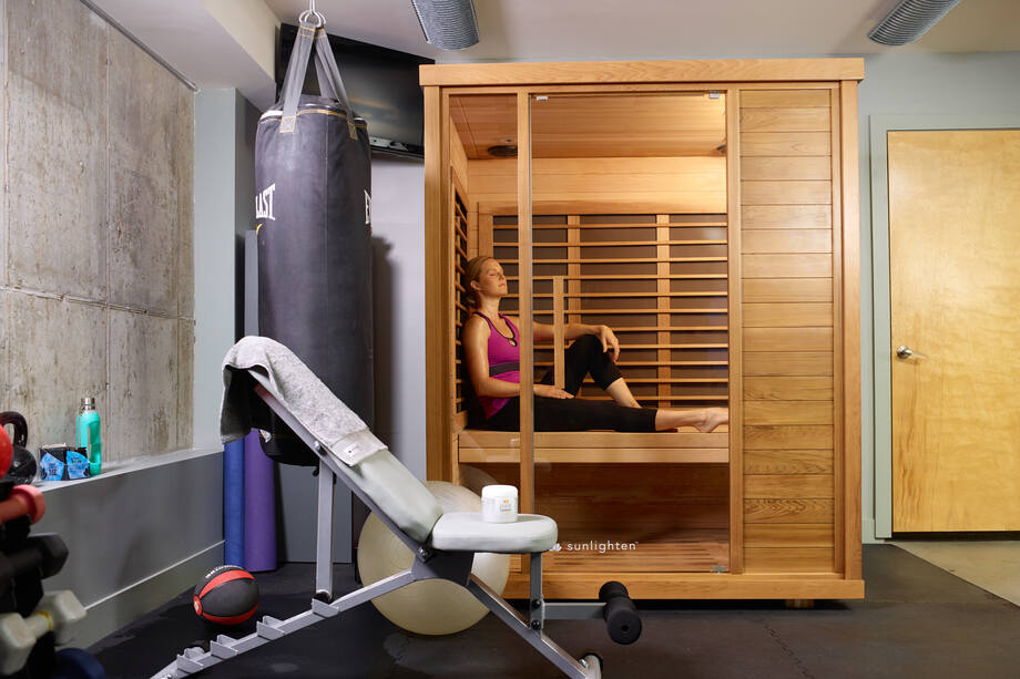 Un sauna infrarouge est installé dans une salle de sport.