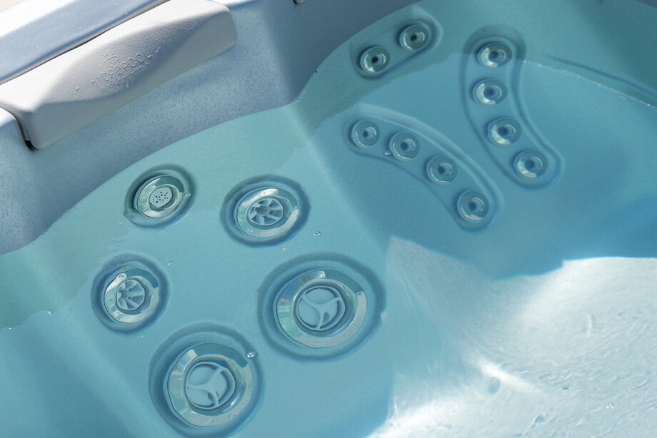 Zoom sur les buses (jets de massage) d'un spa (bain à remous)